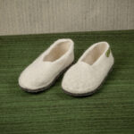 Ultner Hauspotschn Pantoffeln handgefilzt Filz Bergauf Suedtirol weiss